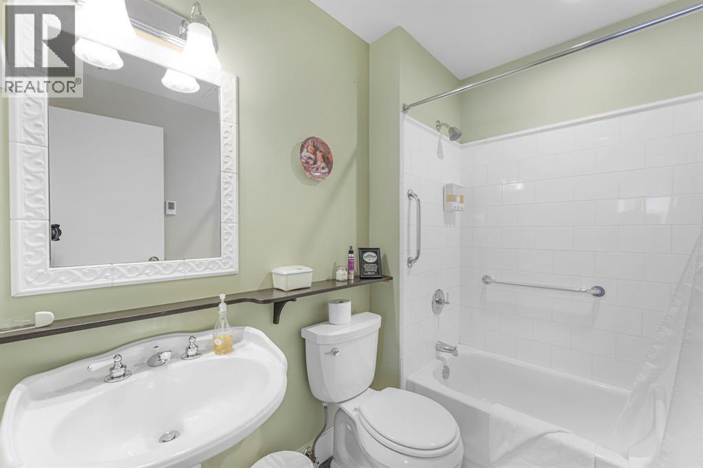 111 Severn Avenue Property Photo 15