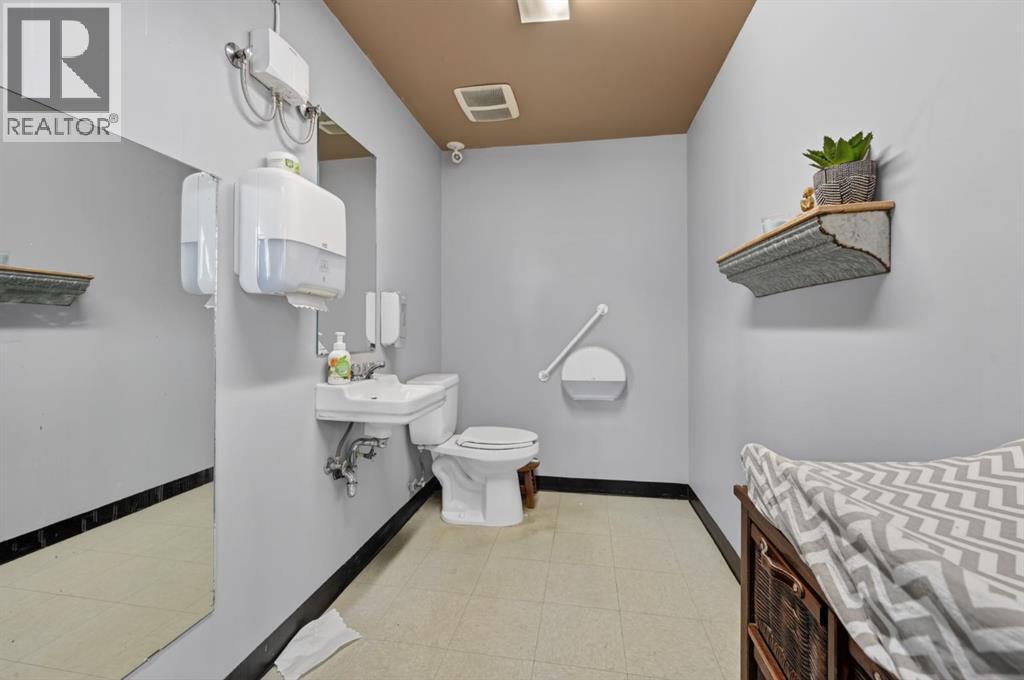 5115 1 Street W Property Photo 23