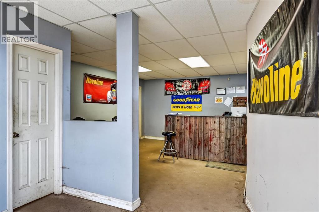 5115 1 Street W Property Photo 32
