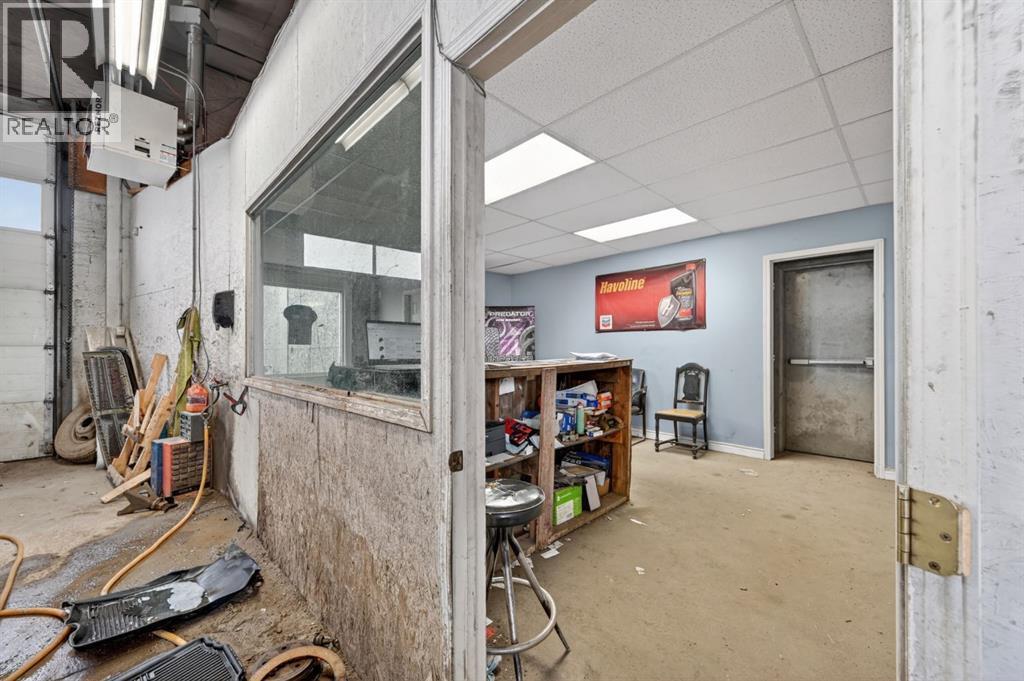 5115 1 Street W Property Photo 34