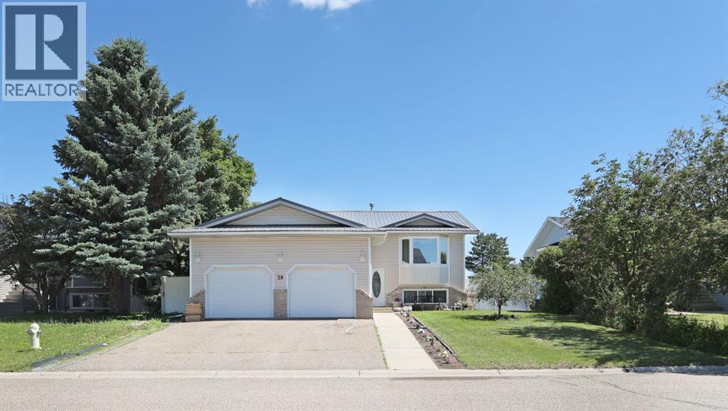 28 Upland Crescent W Property Photo 1