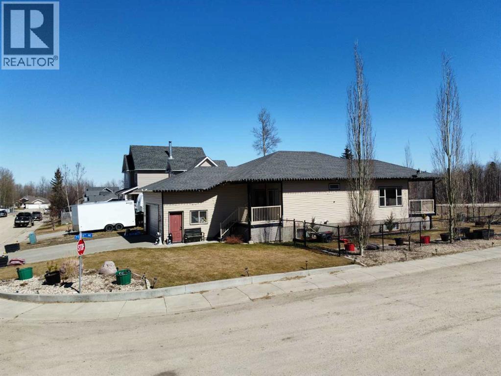 601 3 Street Property Photo 2
