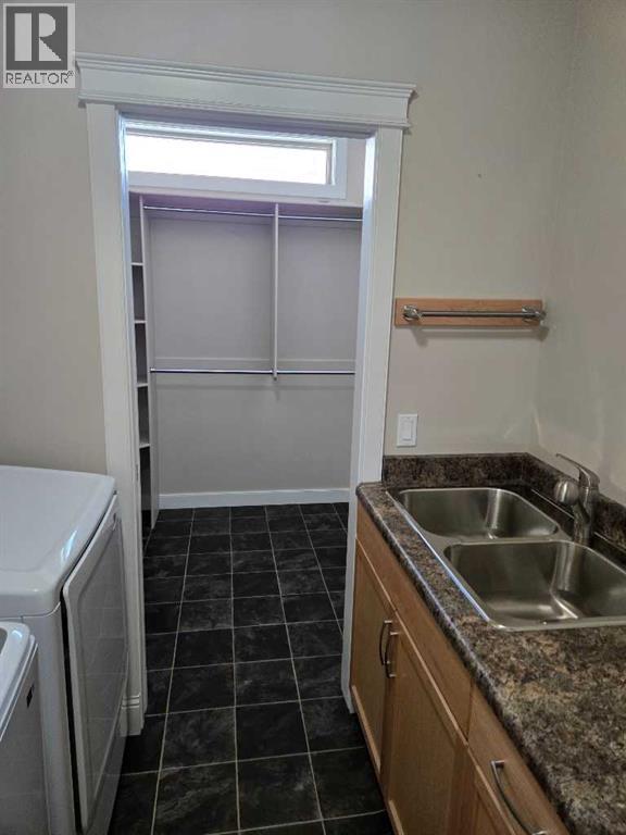 601 3 Street Property Photo 7