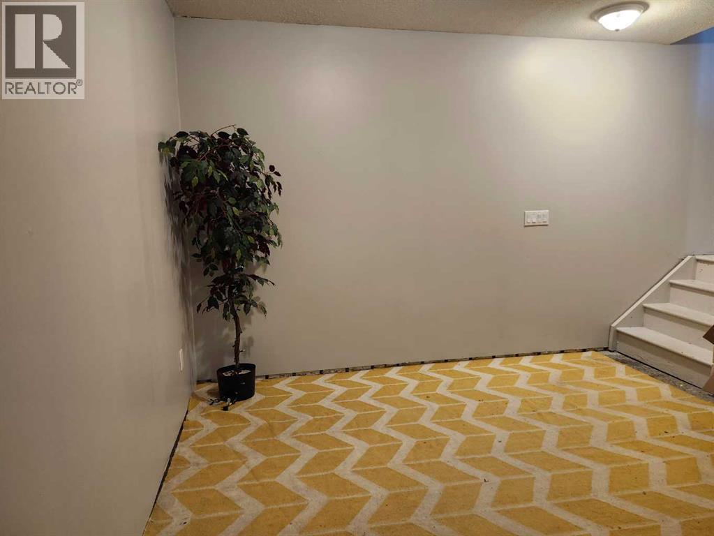 242 Mcnab Close Property Photo 20