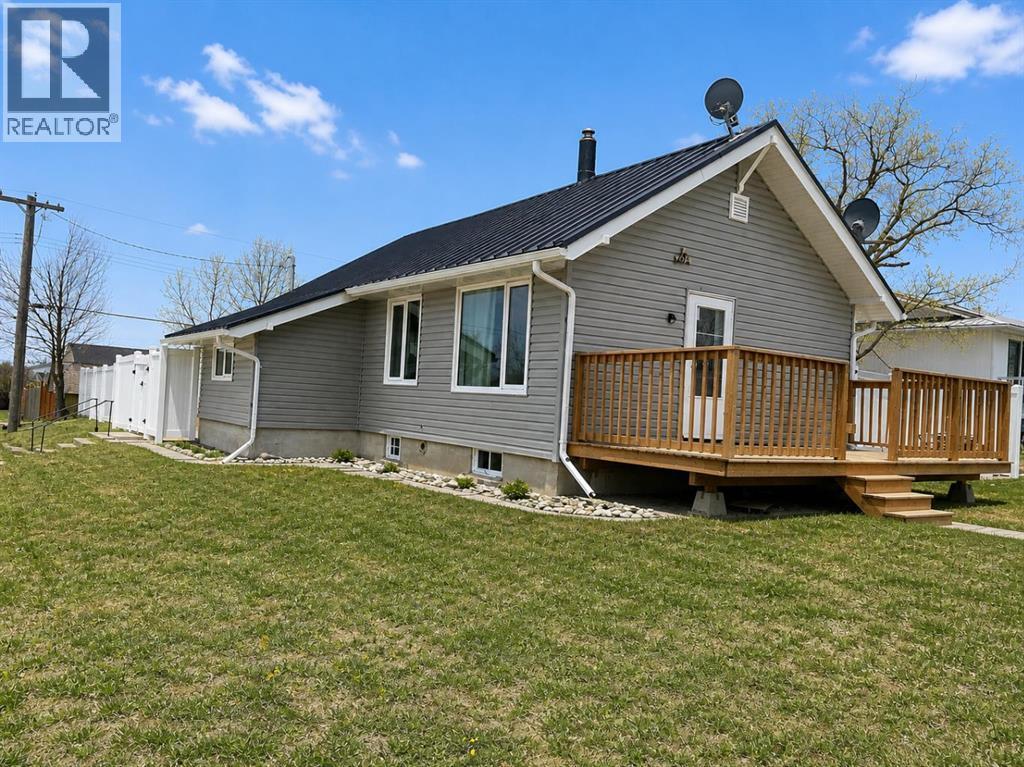 132 8 Avenue Property Photo 1