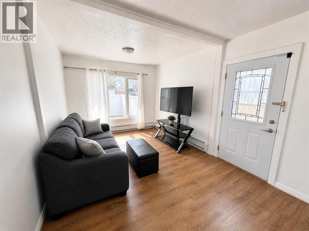 132 8 Avenue Property Photo 2