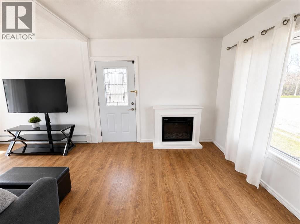 132 8 Avenue Property Photo 3