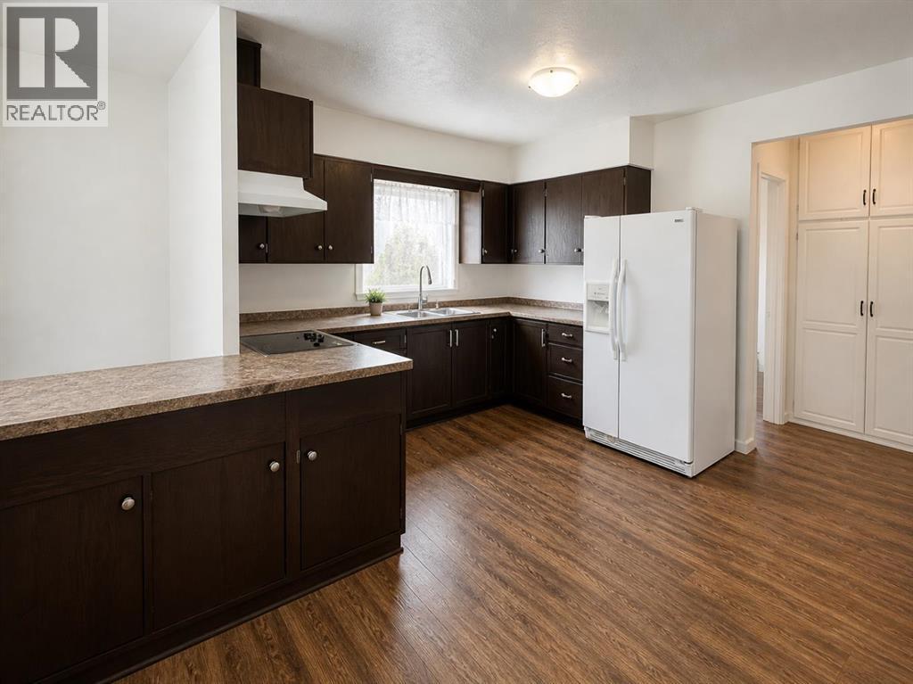 132 8 Avenue Property Photo 4