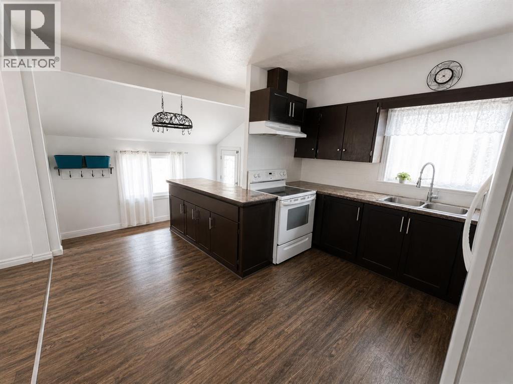 132 8 Avenue Property Photo 5