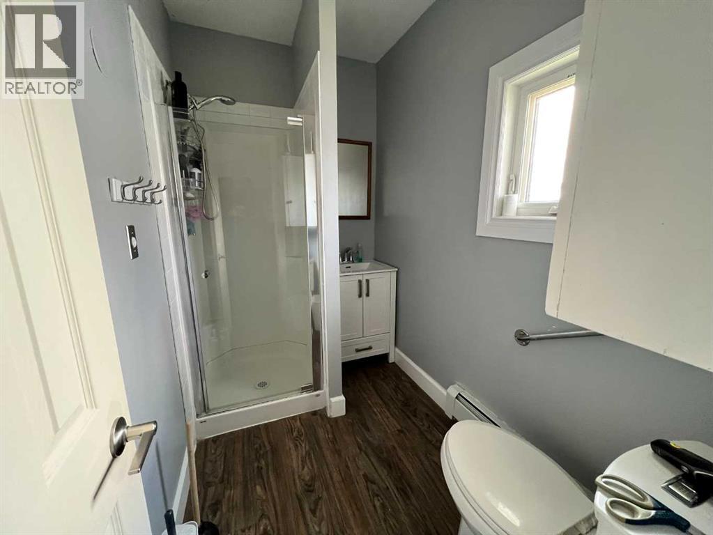 132 8 Avenue Property Photo 9