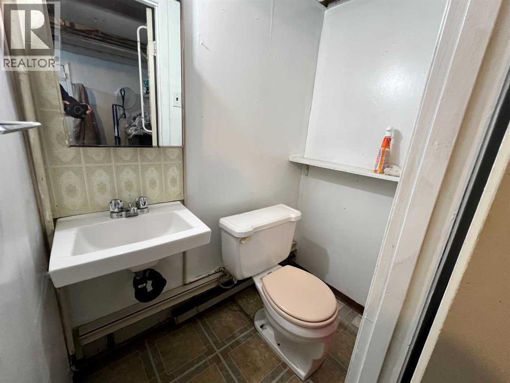132 8 Avenue Property Photo 12