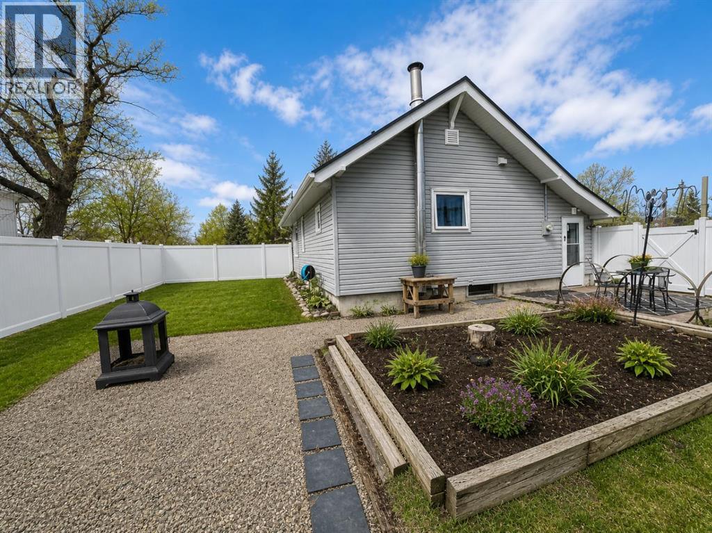 132 8 Avenue Property Photo 14