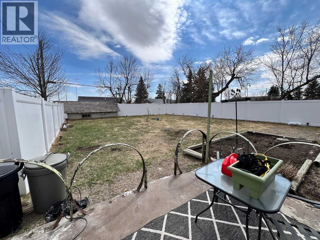 132 8 Avenue Property Photo 15