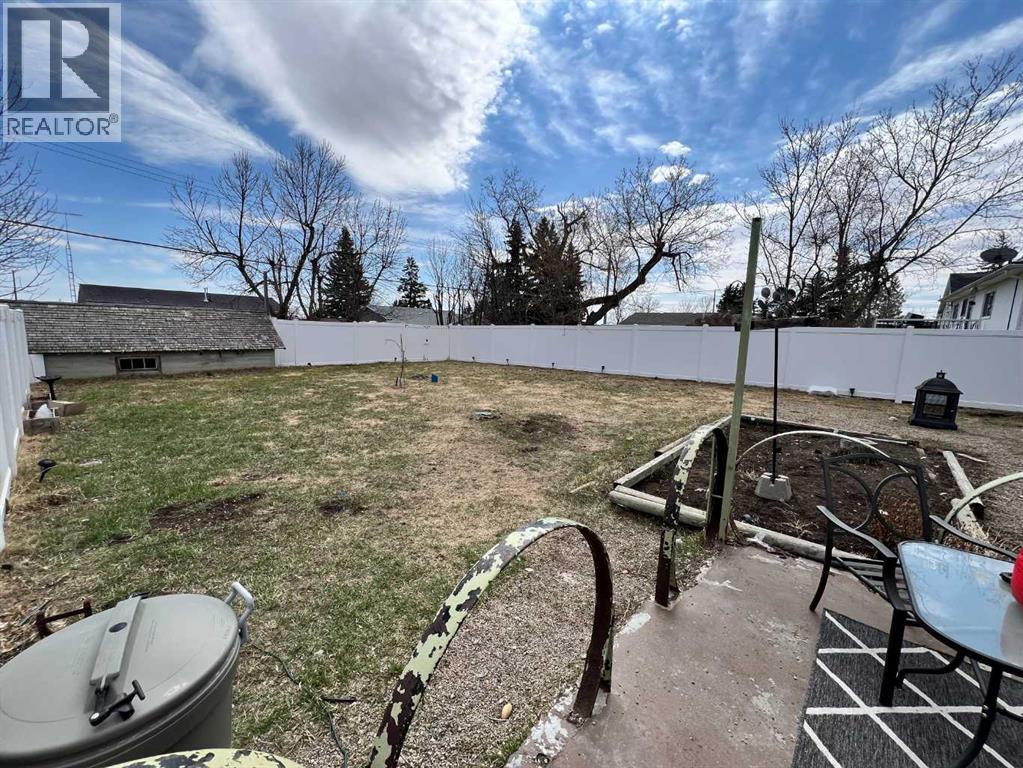 132 8 Avenue Property Photo 16
