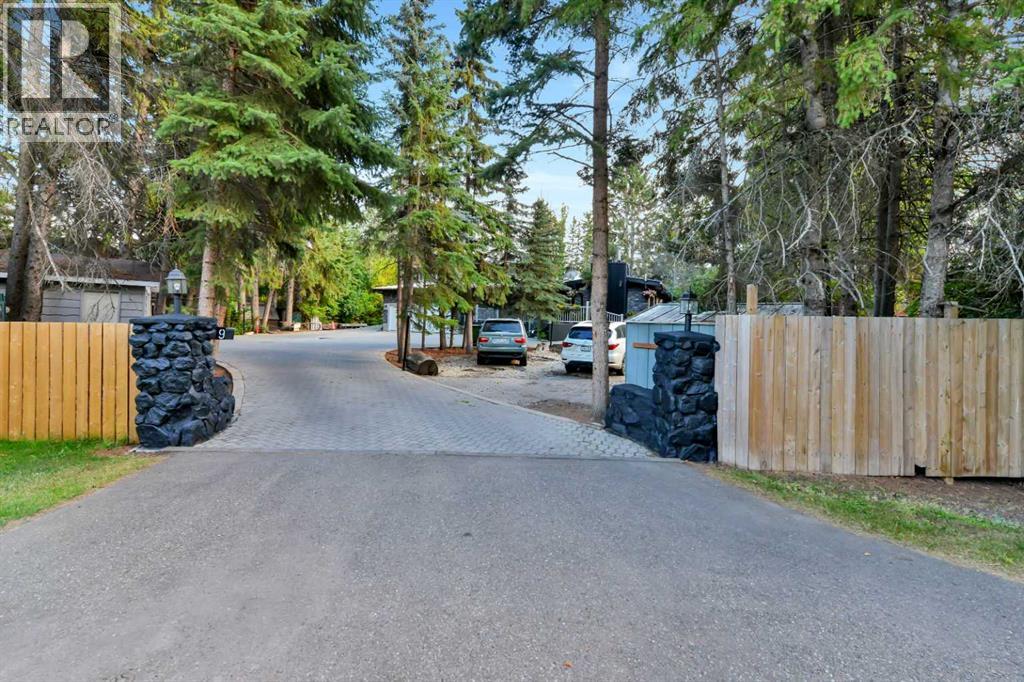 9 Cronquist Close Property Photo 1