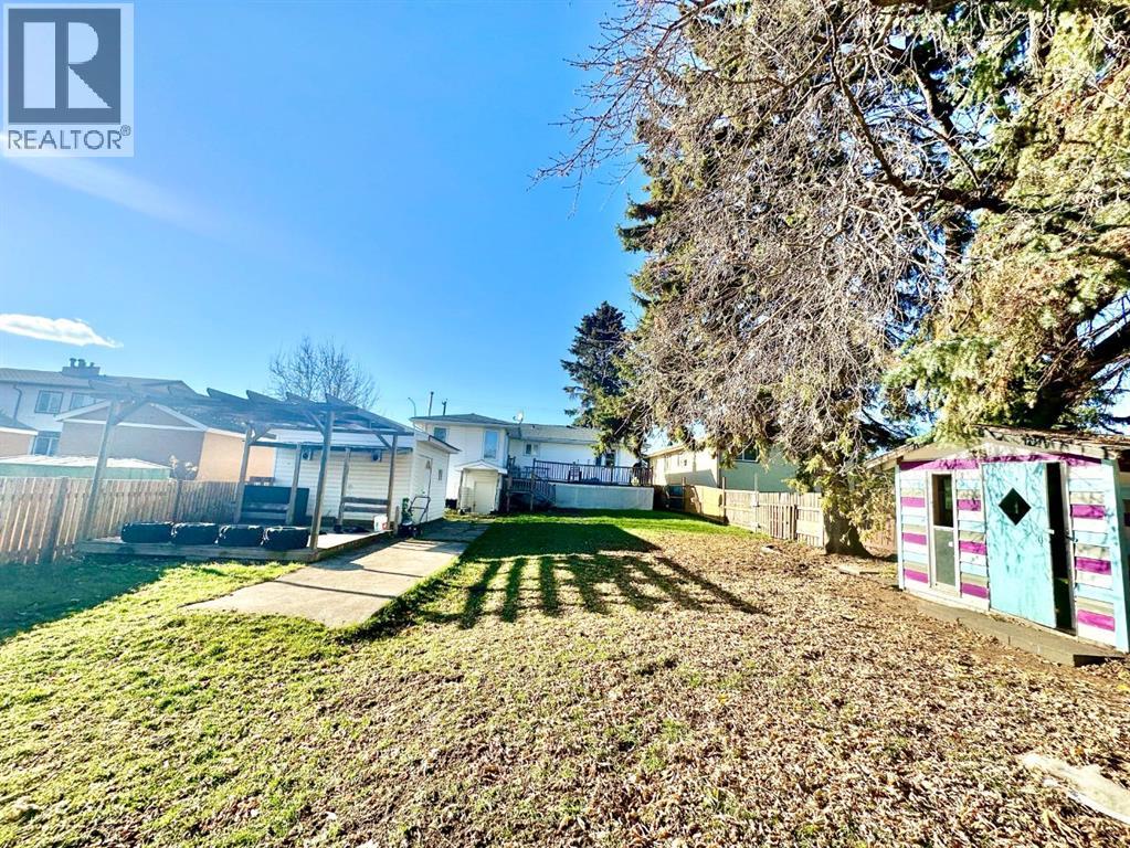 9111 100 St Property Photo 6