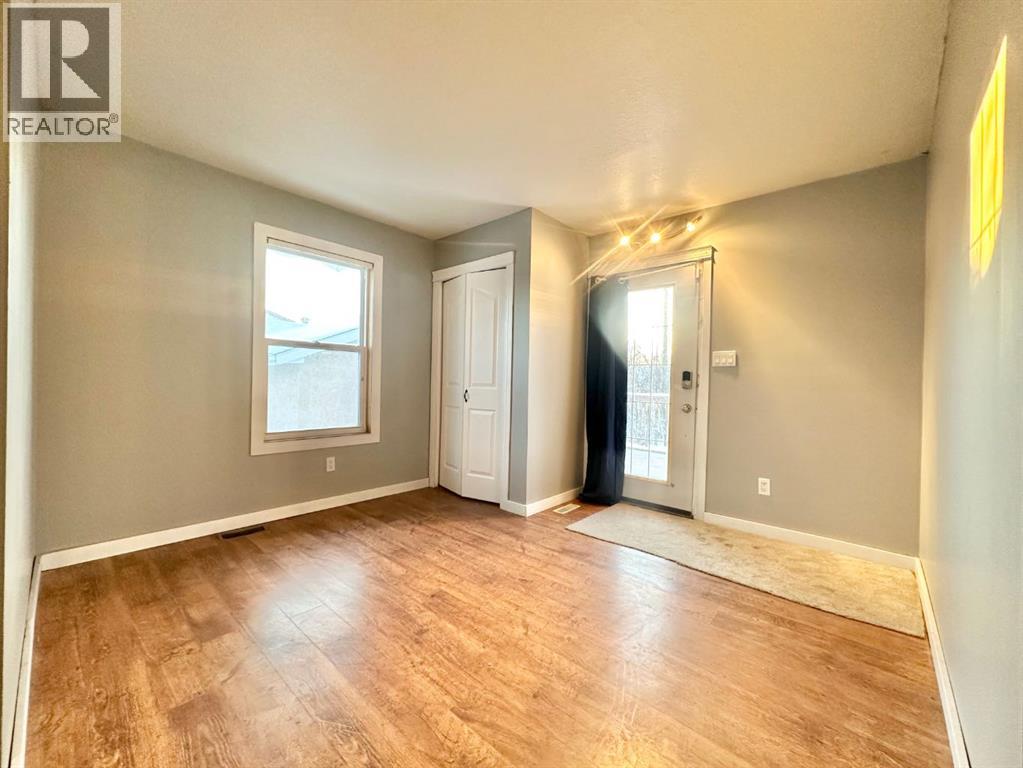 9111 100 St Property Photo 16