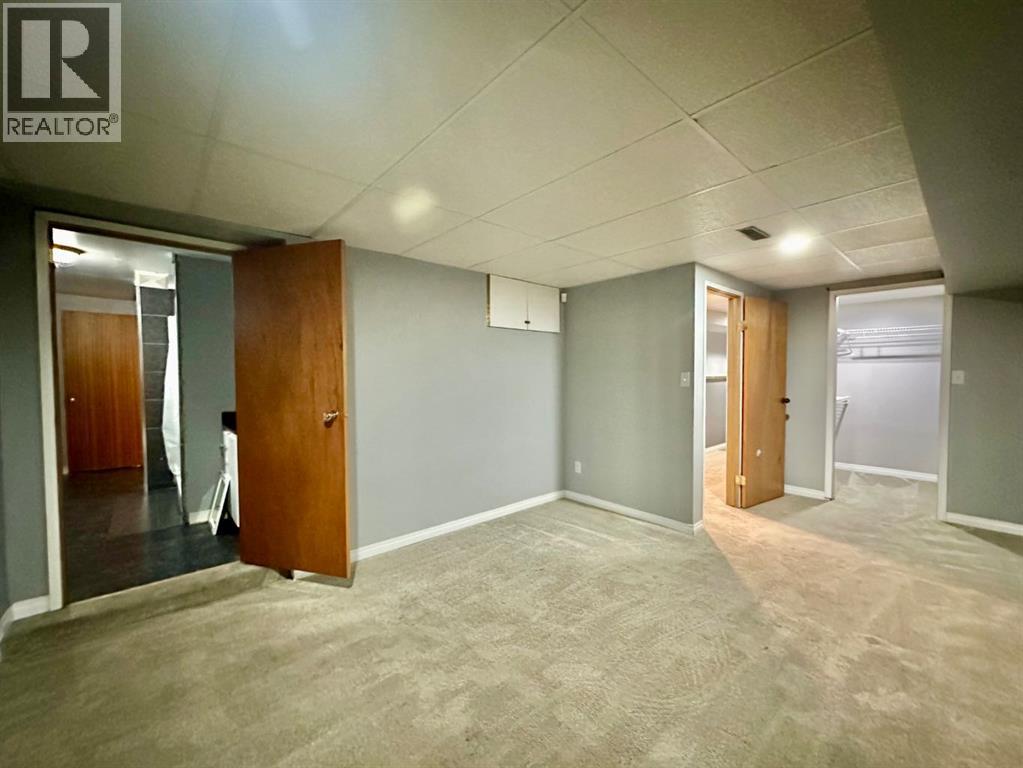 9111 100 St Property Photo 33