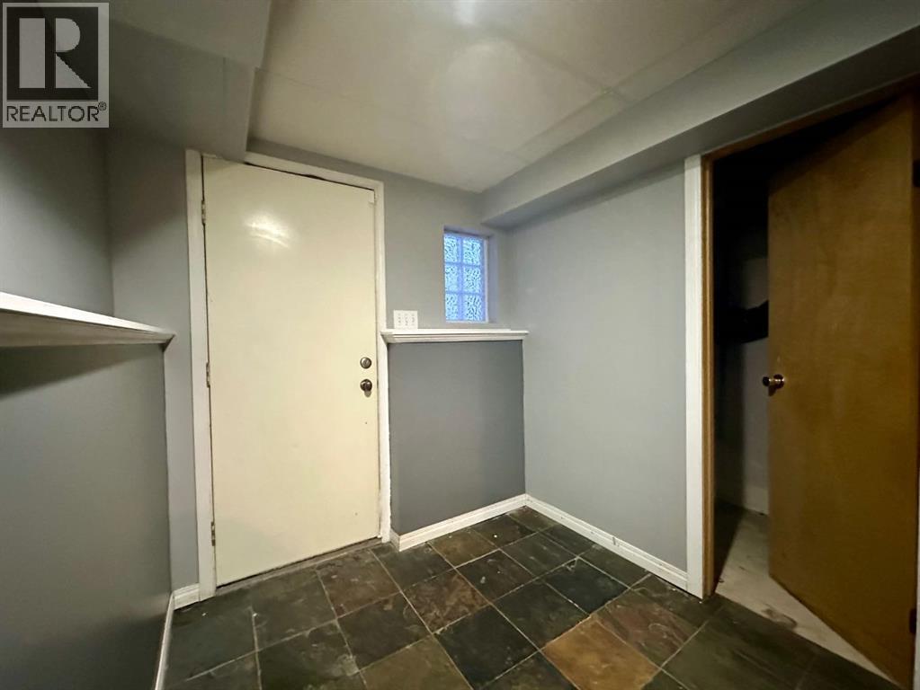 9111 100 St Property Photo 37
