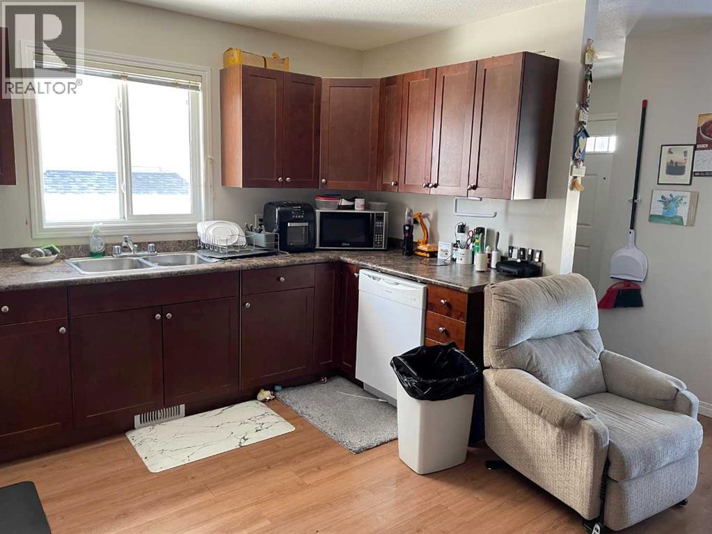 10703 108 Avenue Property Photo 3