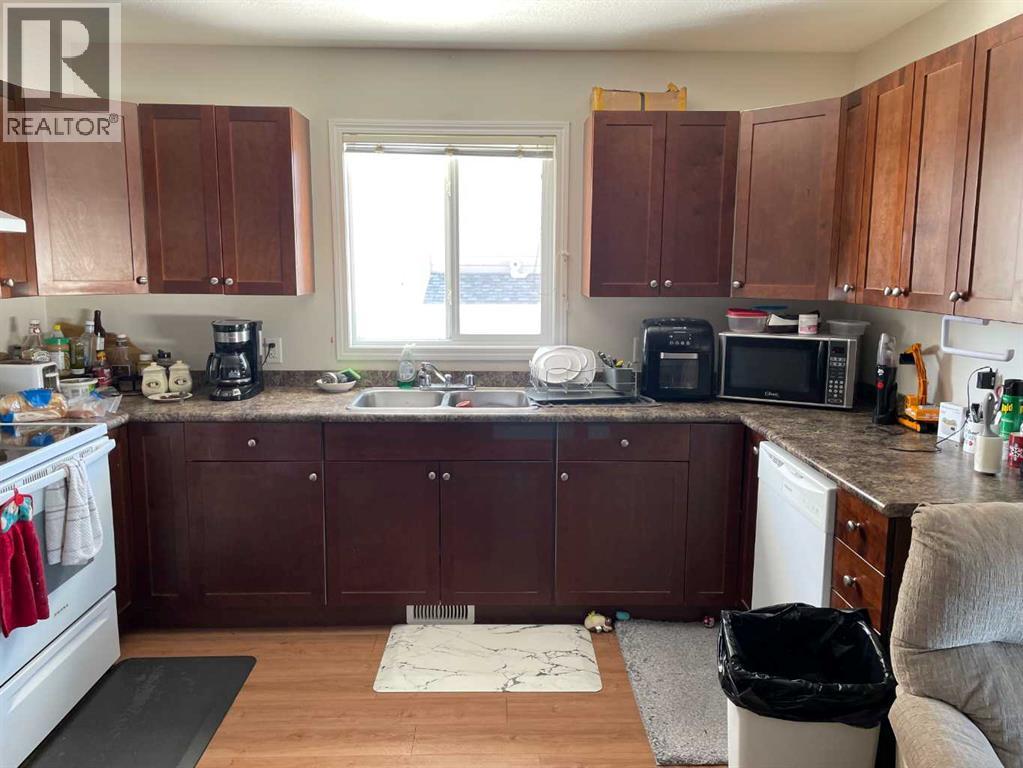 10703 108 Avenue Property Photo 4
