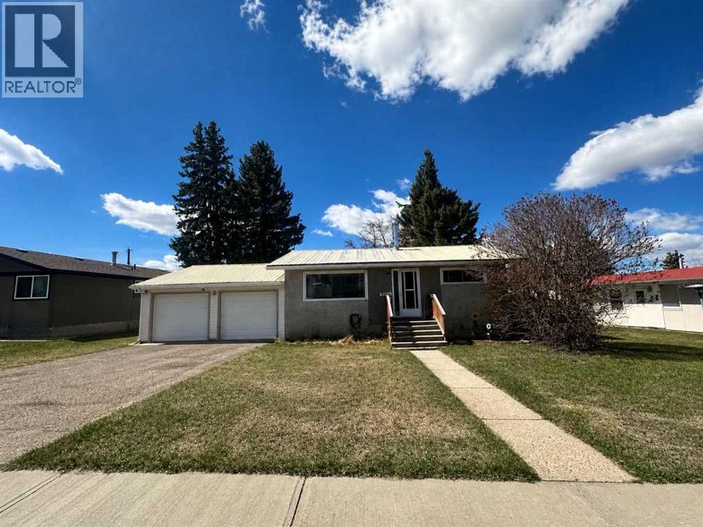 4410 43 Street Property Photo 1
