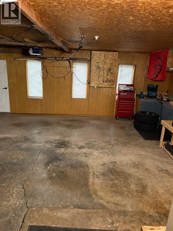 4410 43 Street Property Photo 4