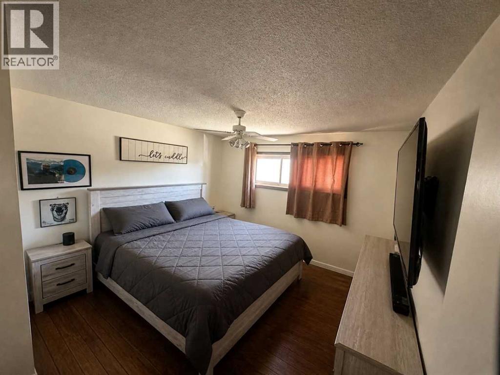 4410 43 Street Property Photo 7
