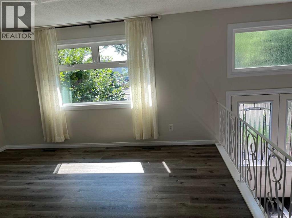 4928 40 Avenue Nw Property Photo 10