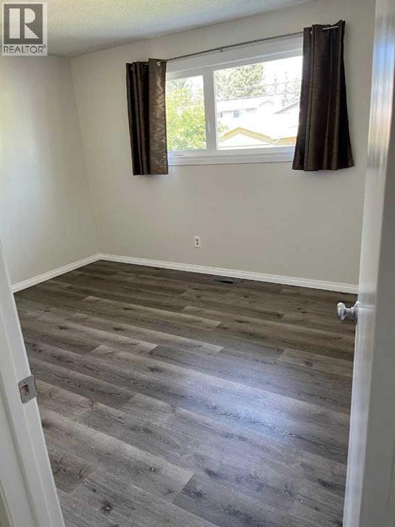 4928 40 Avenue Nw Property Photo 18