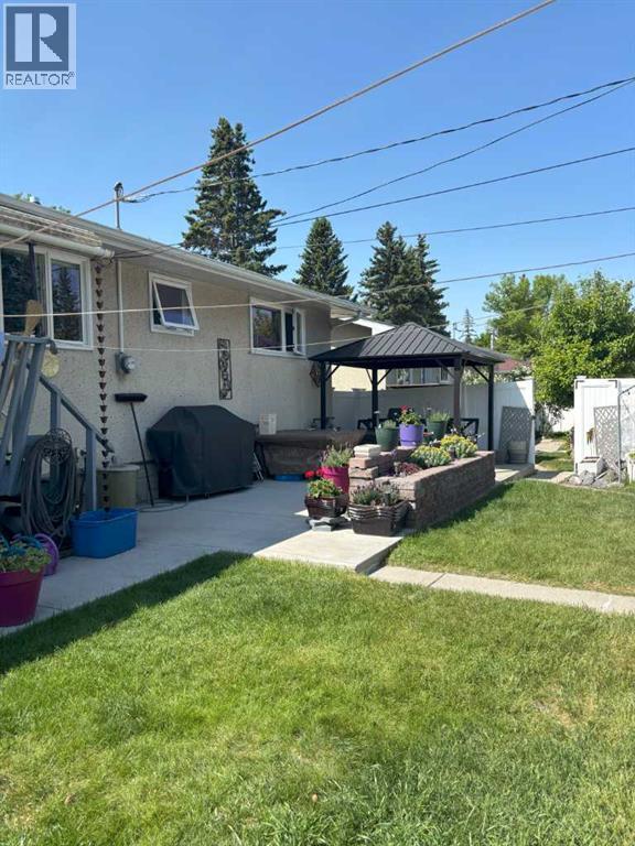 4924 40 Avenue Nw Photo de la propriété 1