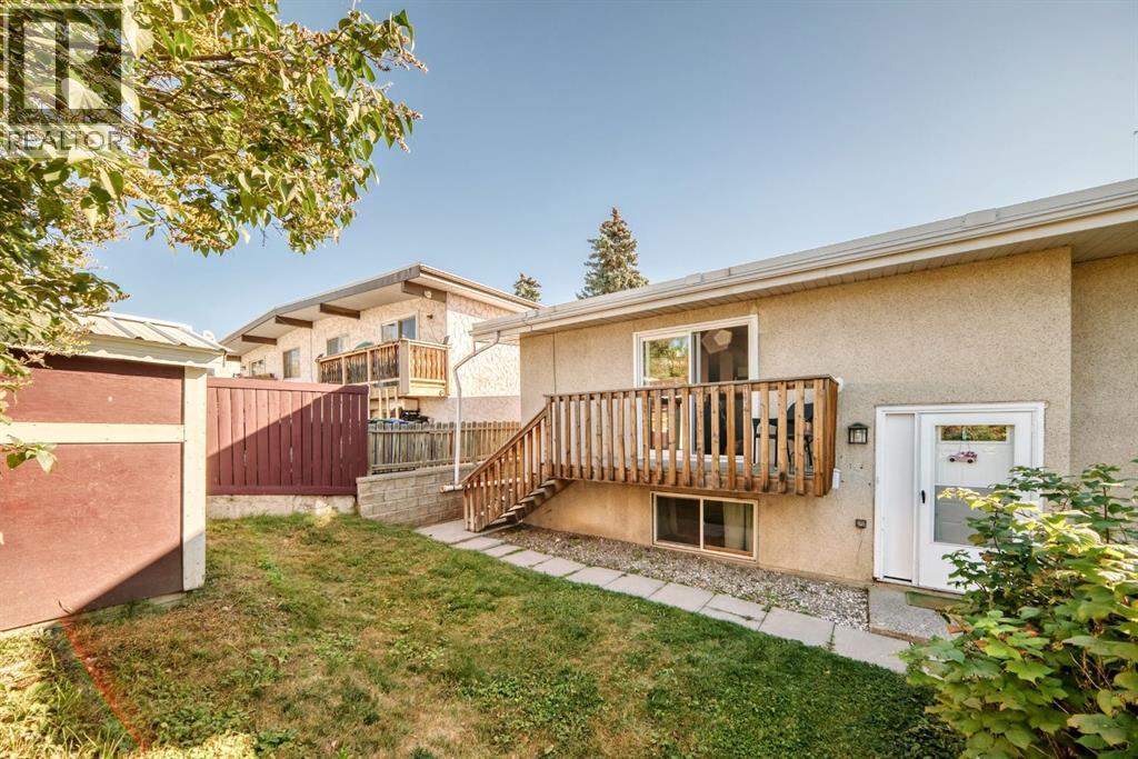 724d Raynard Crescent Se Property Photo 1