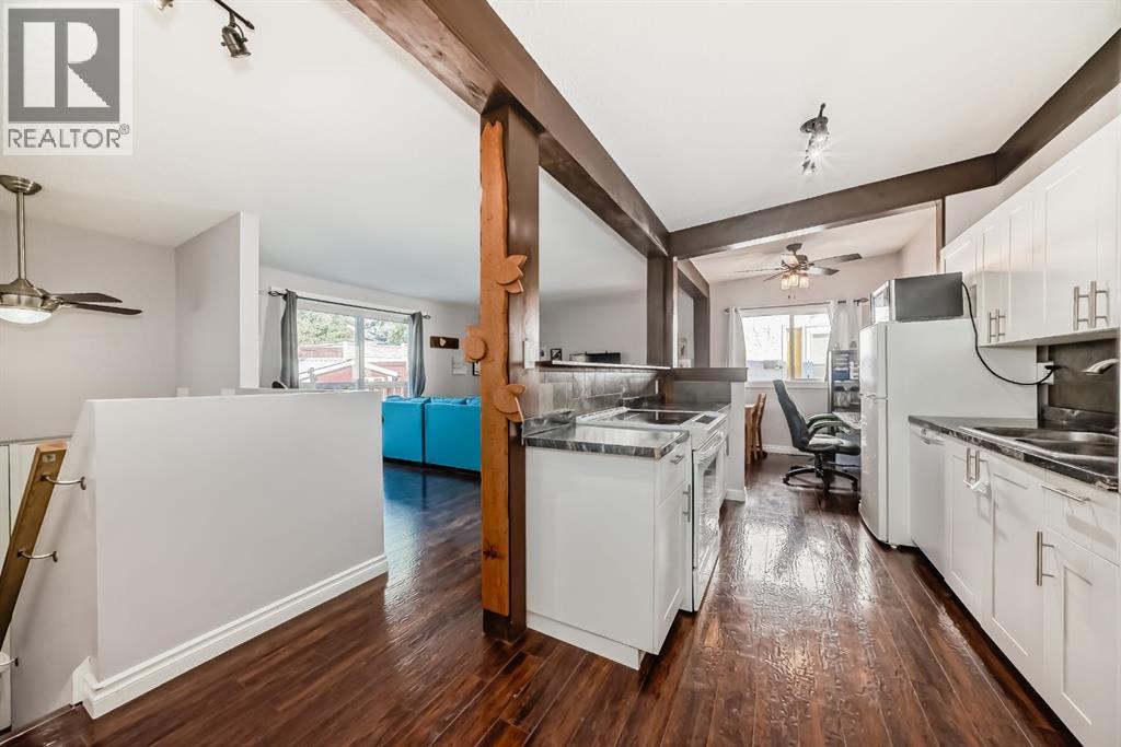 724d Raynard Crescent Se Property Photo 4