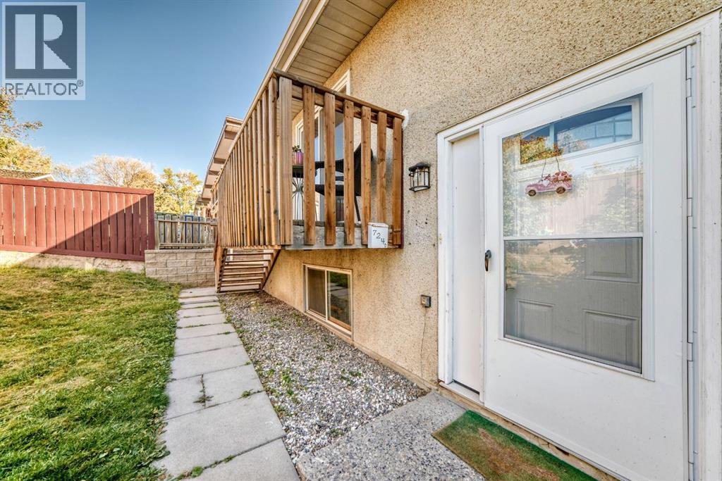 724d Raynard Crescent Se Property Photo 31