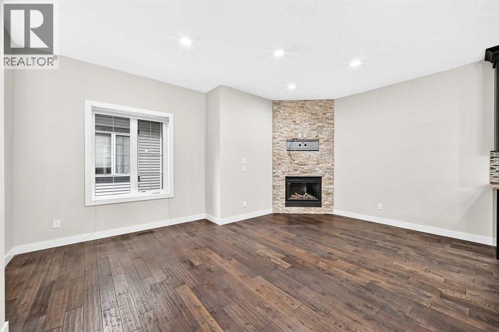 309 15 Avenue Northeast Property Photo 2