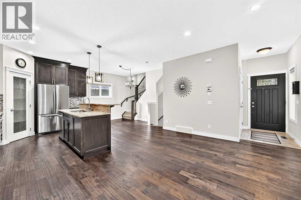 309 15 Avenue Northeast Property Photo 4