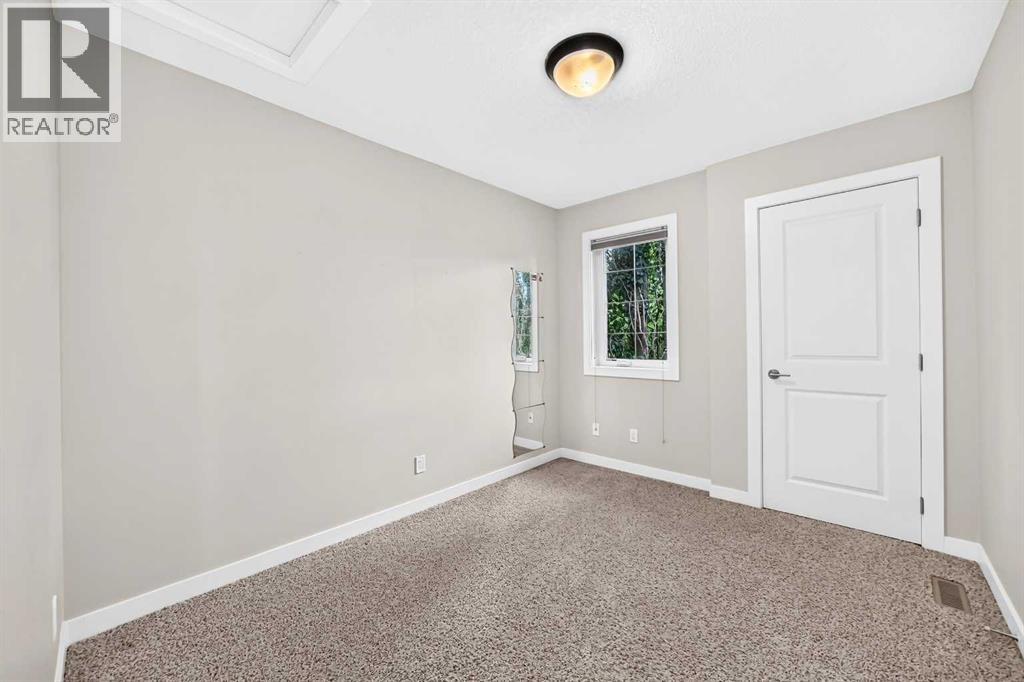 309 15 Avenue Northeast Property Photo 22