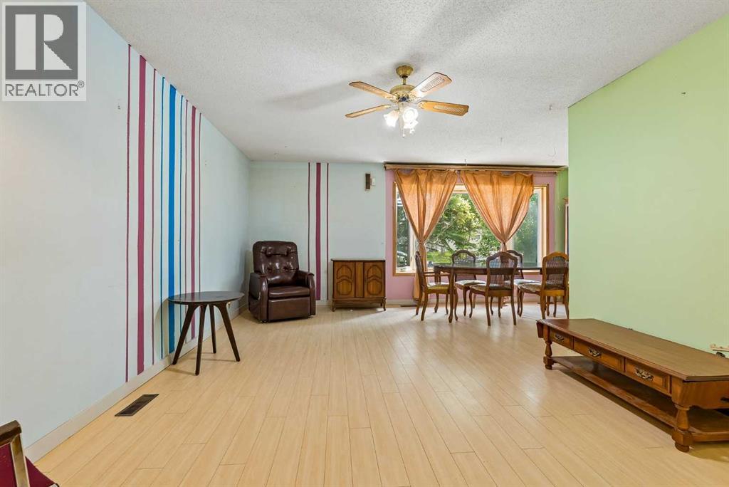 189 Whitaker Close Ne Property Photo 4