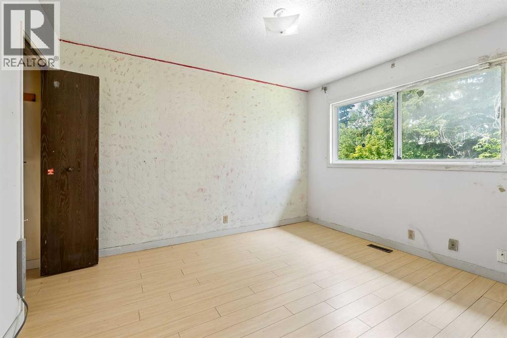 189 Whitaker Close Ne Property Photo 8