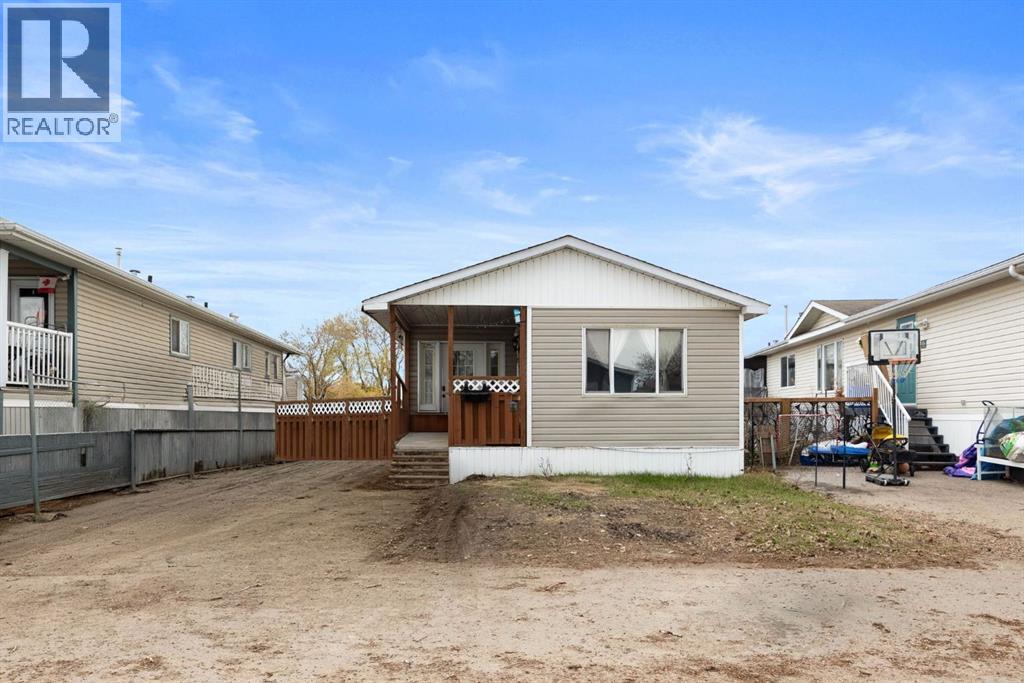 216 Grenfell Crescent Property Photo 1