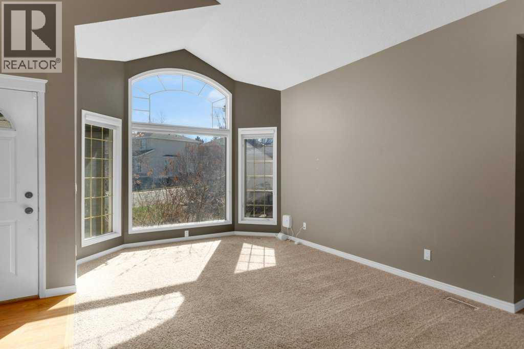 63 Mt Assiniboine Circle Se Property Photo 4