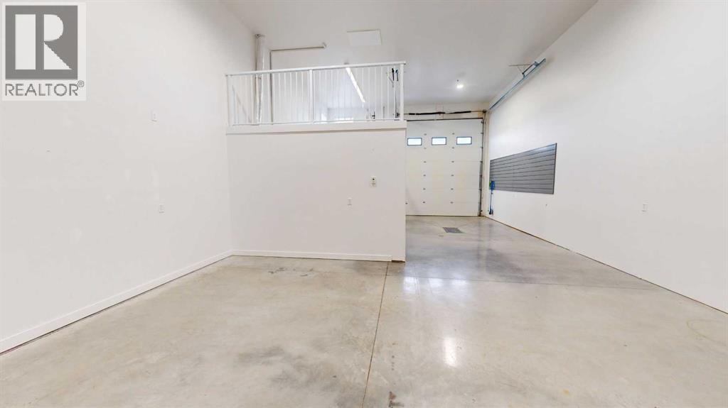3954 30 Street North Property Photo 8