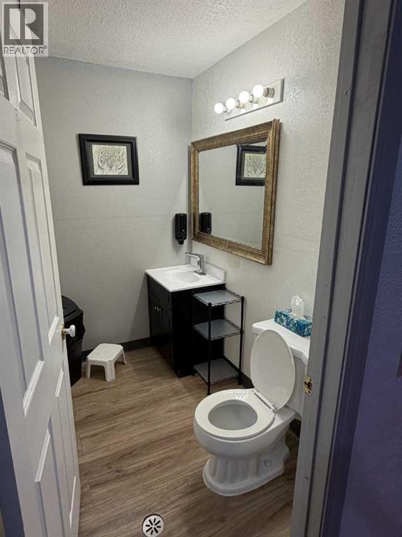 4768 Riverside Drive Property Photo 4