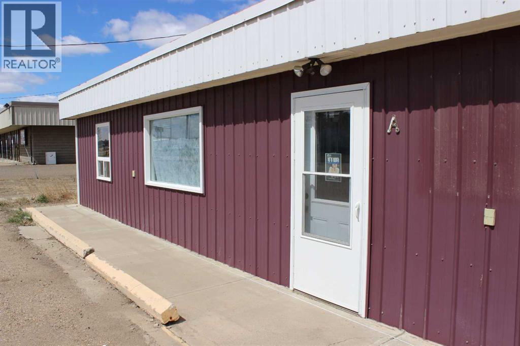 143078 15 Avenue W Property Photo 2