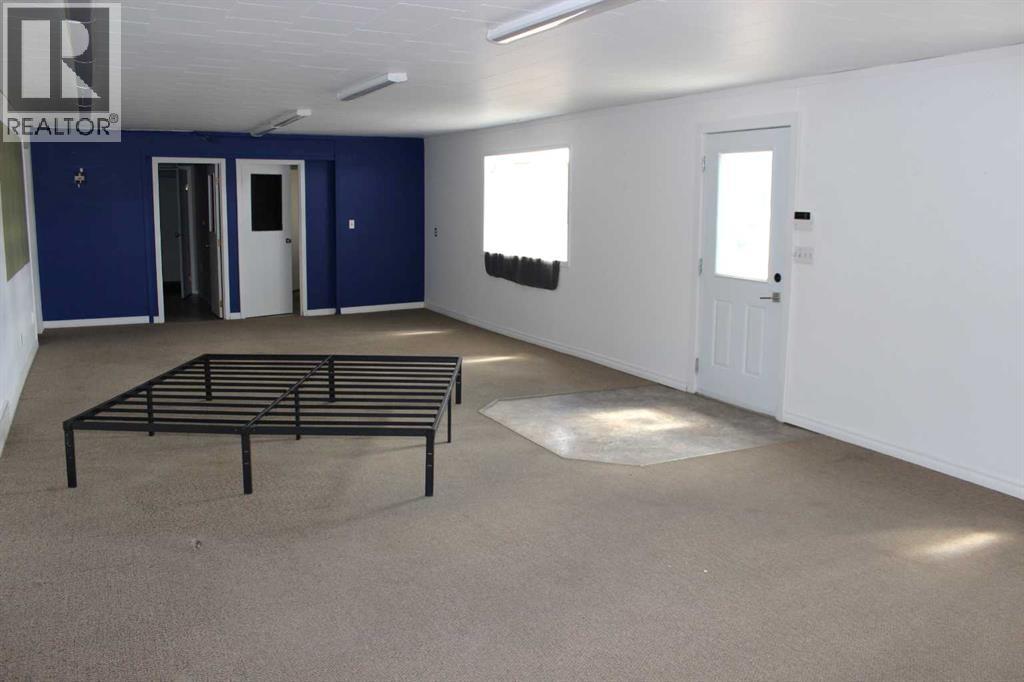 143078 15 Avenue W Property Photo 3