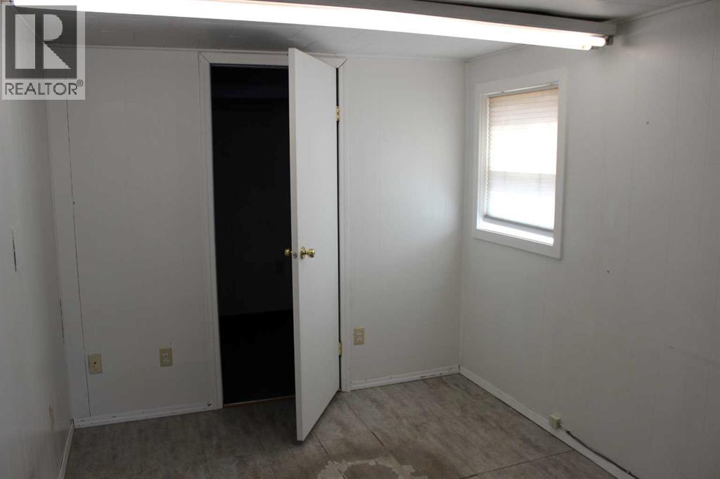 143078 15 Avenue W Property Photo 5