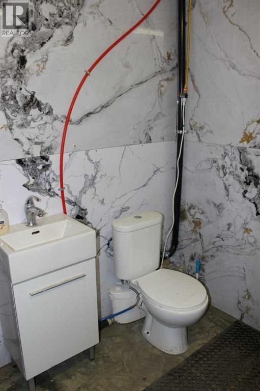 143078 15 Avenue W Property Photo 9
