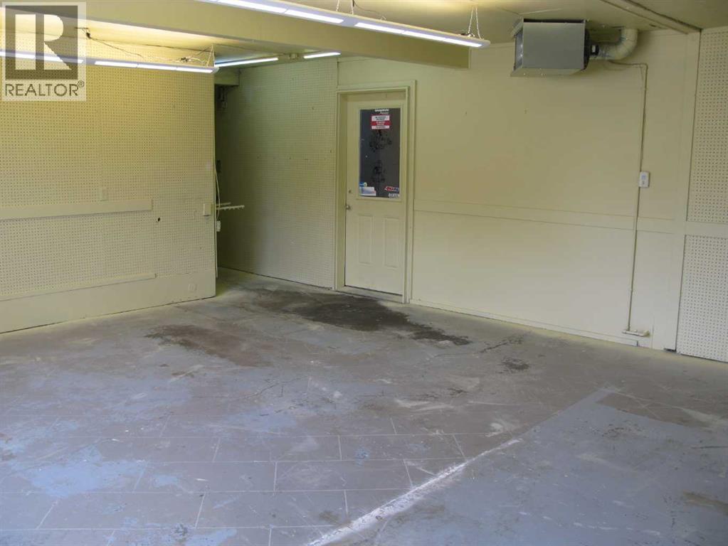 143078 15 Avenue W Property Photo 22