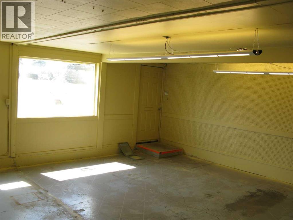 143078 15 Avenue W Property Photo 23