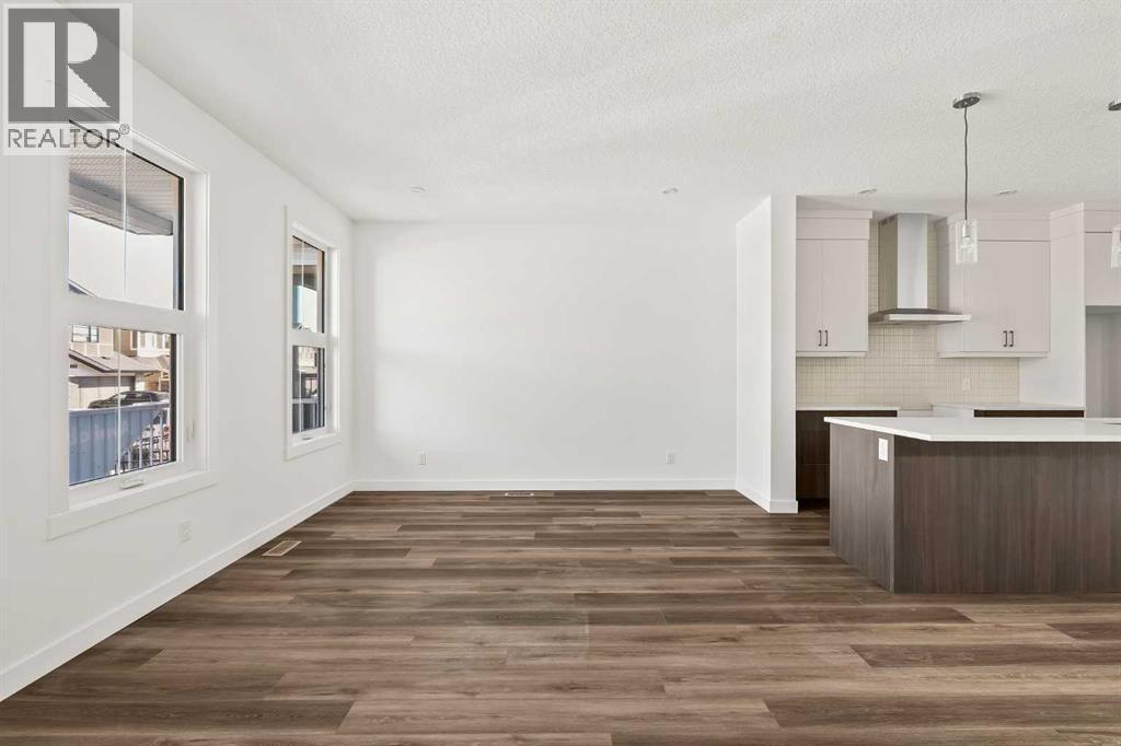 1133 Chinook Gate Bay Sw Property Photo 5